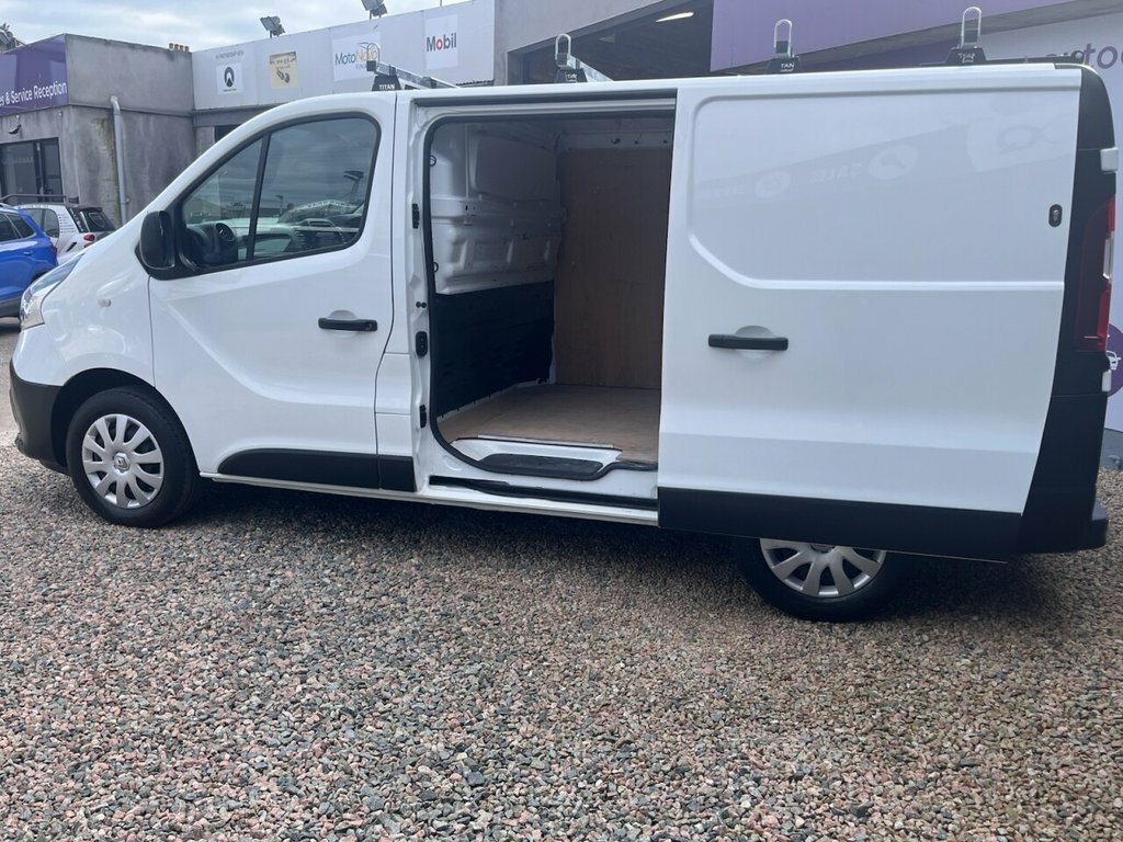 Renault Trafic 2L Business White #3