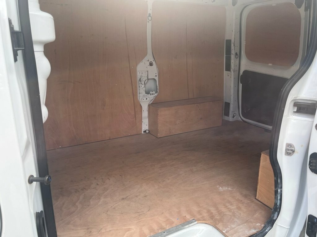 Renault Trafic 2L Business White #4