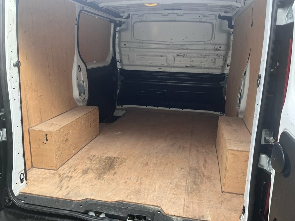 Renault Trafic 2L Business White #5