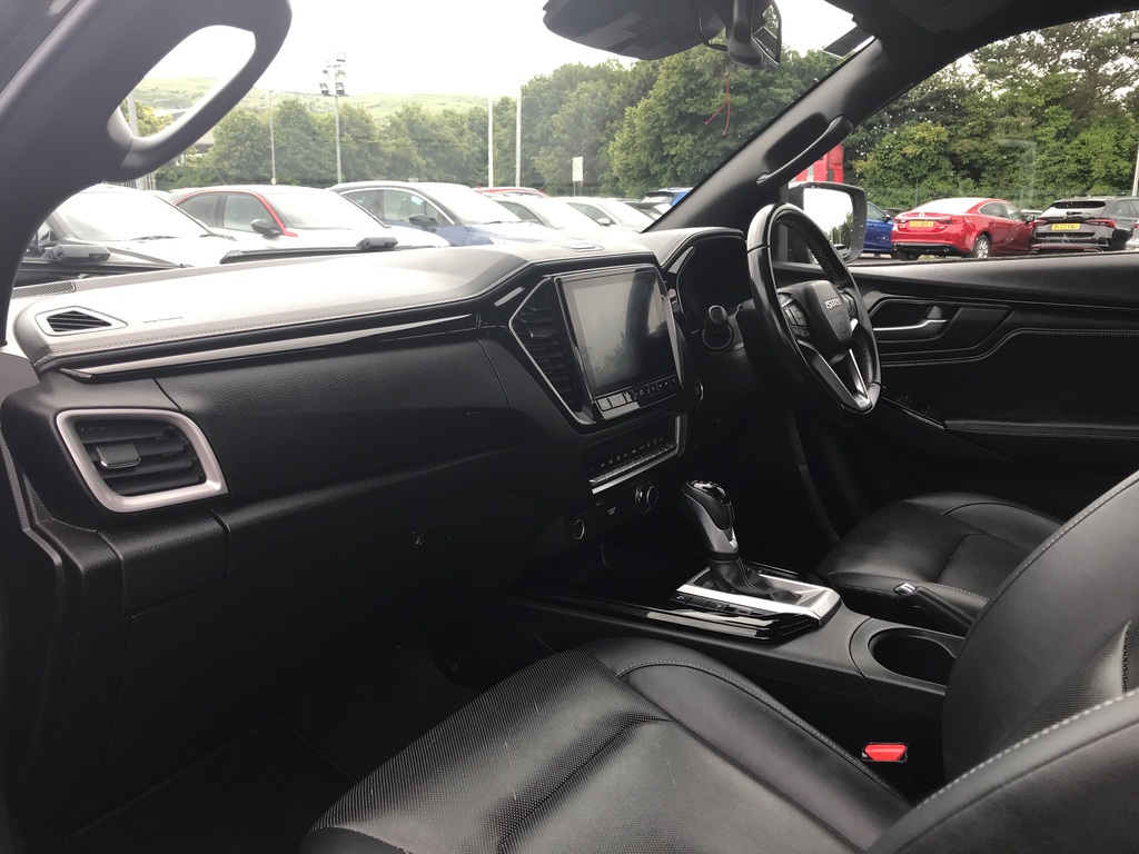 Isuzu D-Max 1.9 V-cross Double Cab 4X4 Black #5