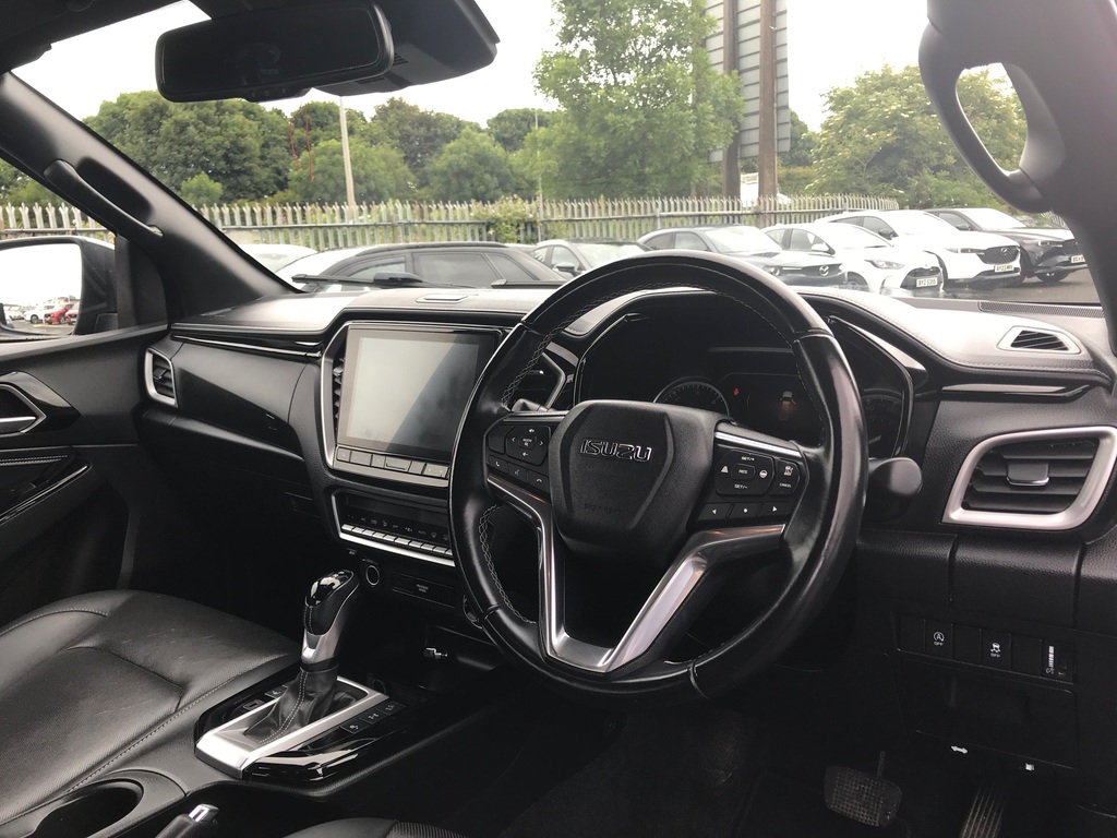 Isuzu D-Max 1.9 V-cross Double Cab 4X4 Black #4