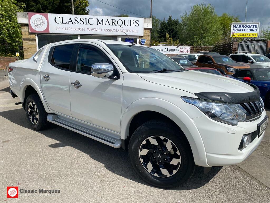 Mitsubishi L200 2.4 Di-d Dc Barbarian Pickup Double Cab White #4