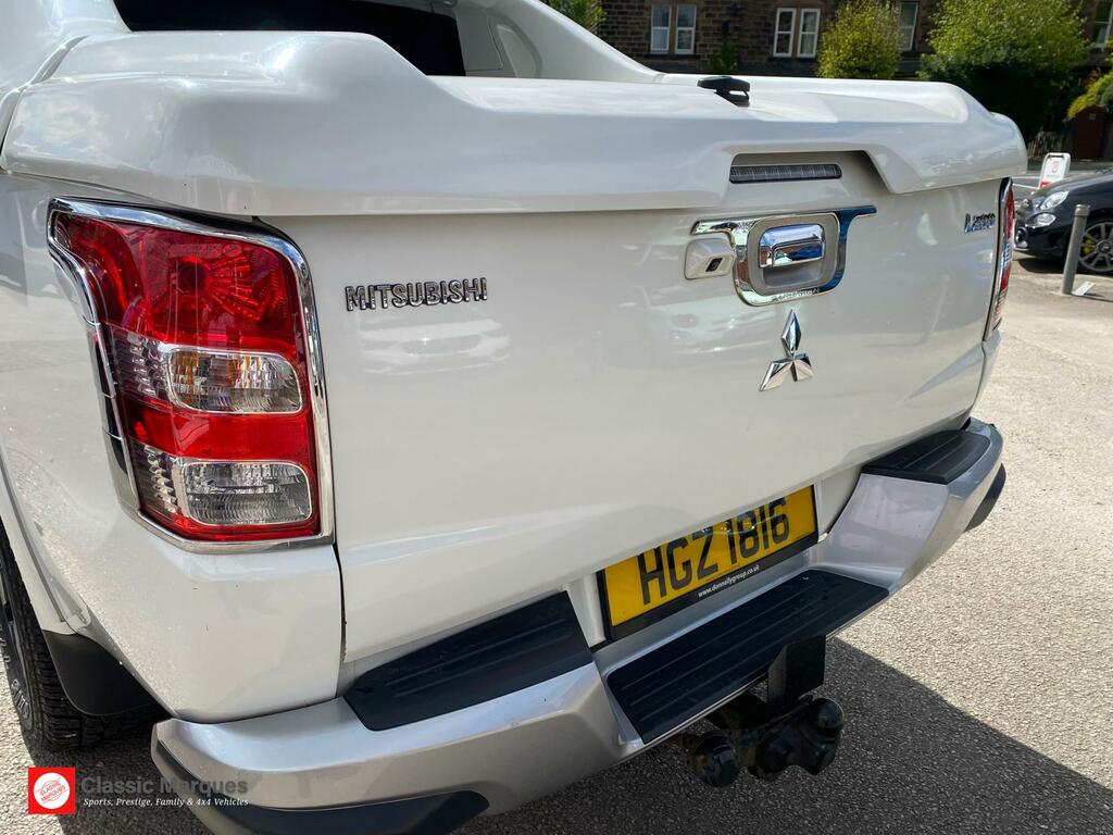 Mitsubishi L200 2.4 Di-d Dc Barbarian Pickup Double Cab White #6