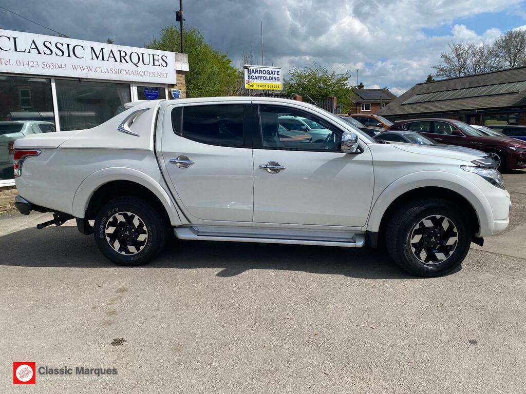 Mitsubishi L200 2.4 Di-d Dc Barbarian Pickup Double Cab White #3