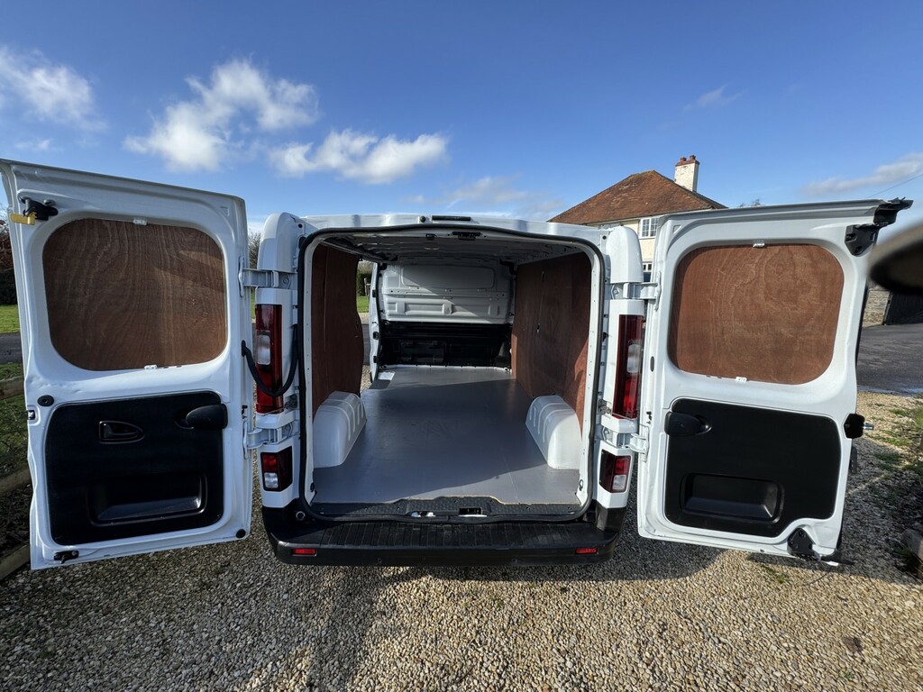 Renault Trafic 2.0 Ll30 Blue Dci 130 Business Panel Van My22 White #4