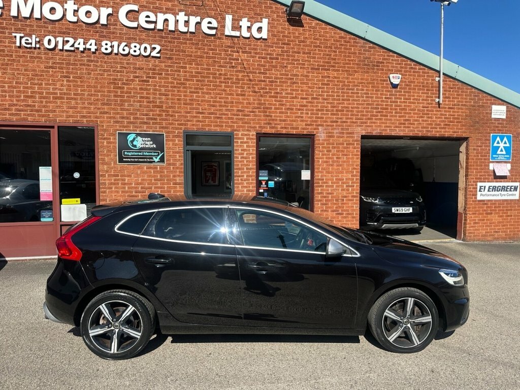 Volvo V40 1.5L R-design Black #3