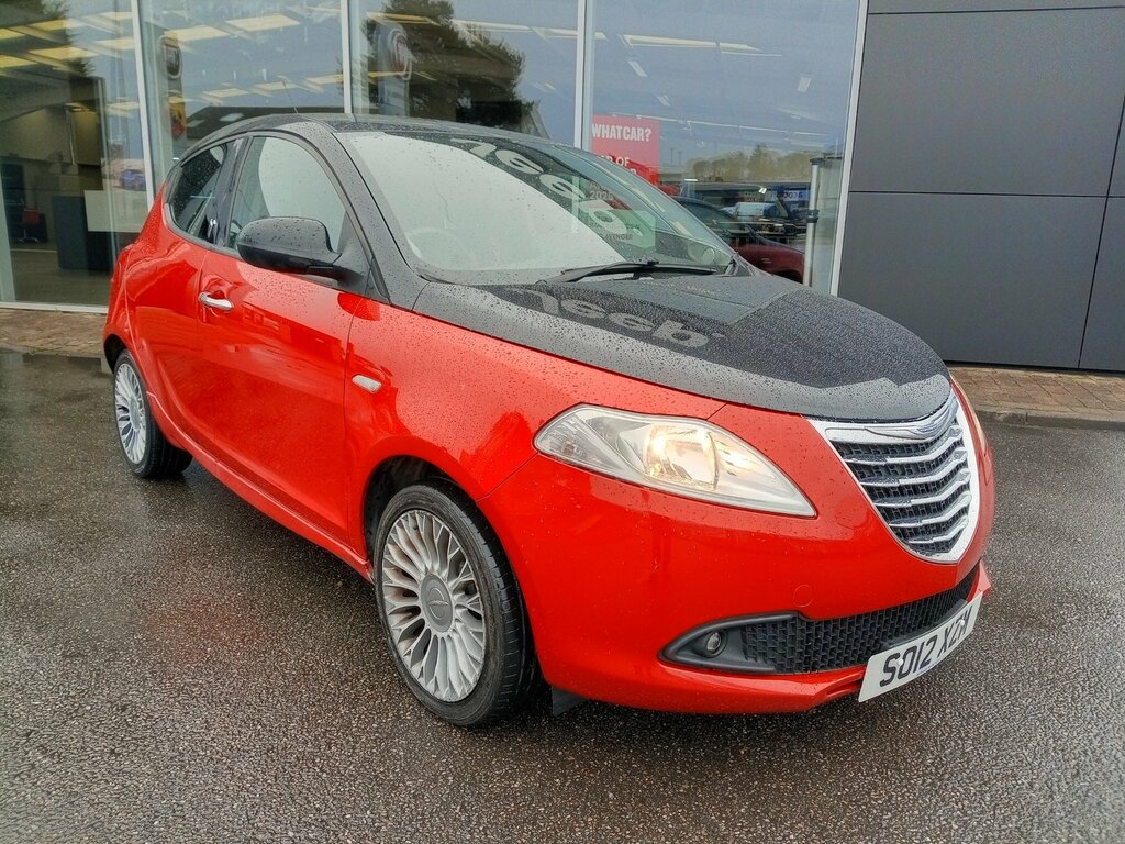 Chrysler Ypsilon 1.2 Black Red 69 Bhp Black #2