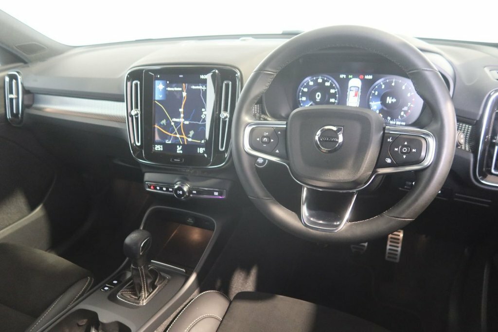 Volvo XC40 1.5L R-design Black #4