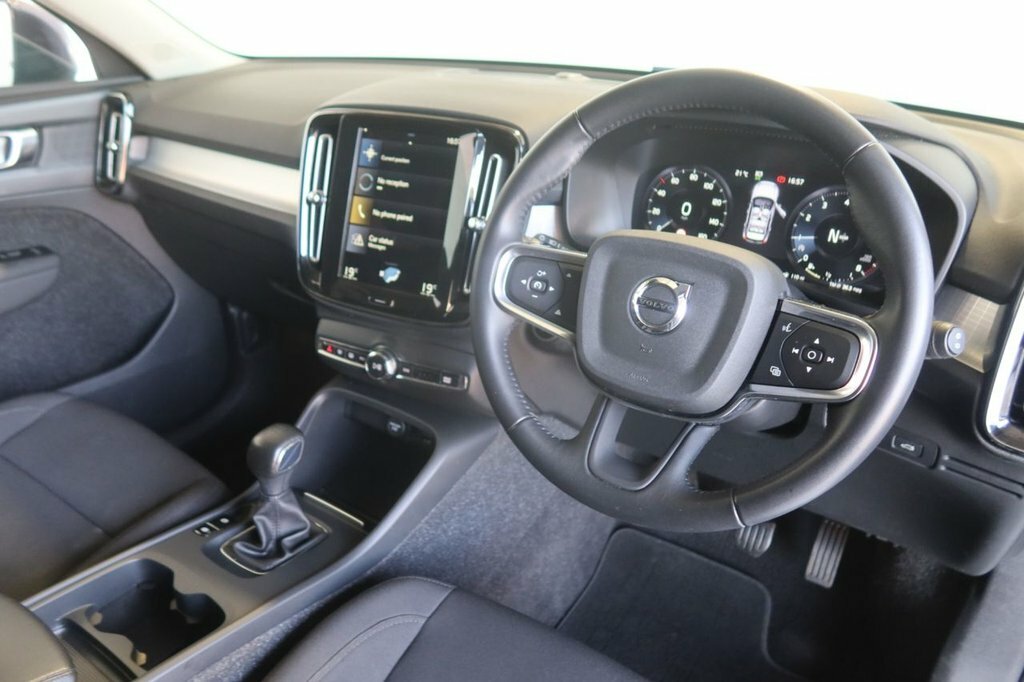 Volvo XC40 1.5L Momentum Blue #4