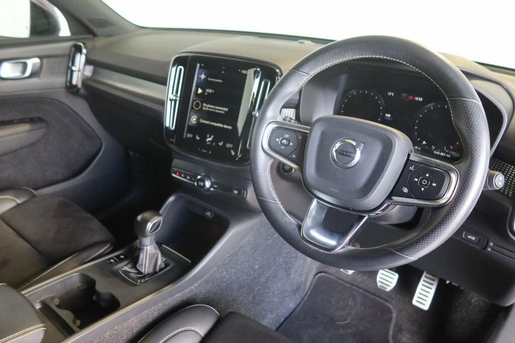 Volvo XC40 1.5L R-design Pro Black #4