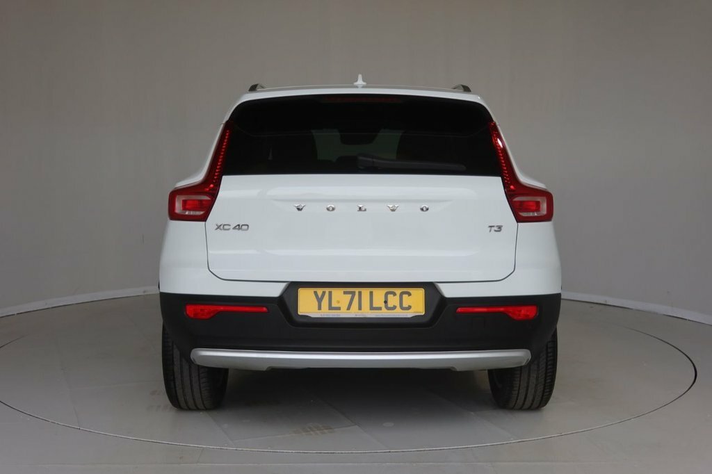 Volvo XC40 1.5L Momentum White #6