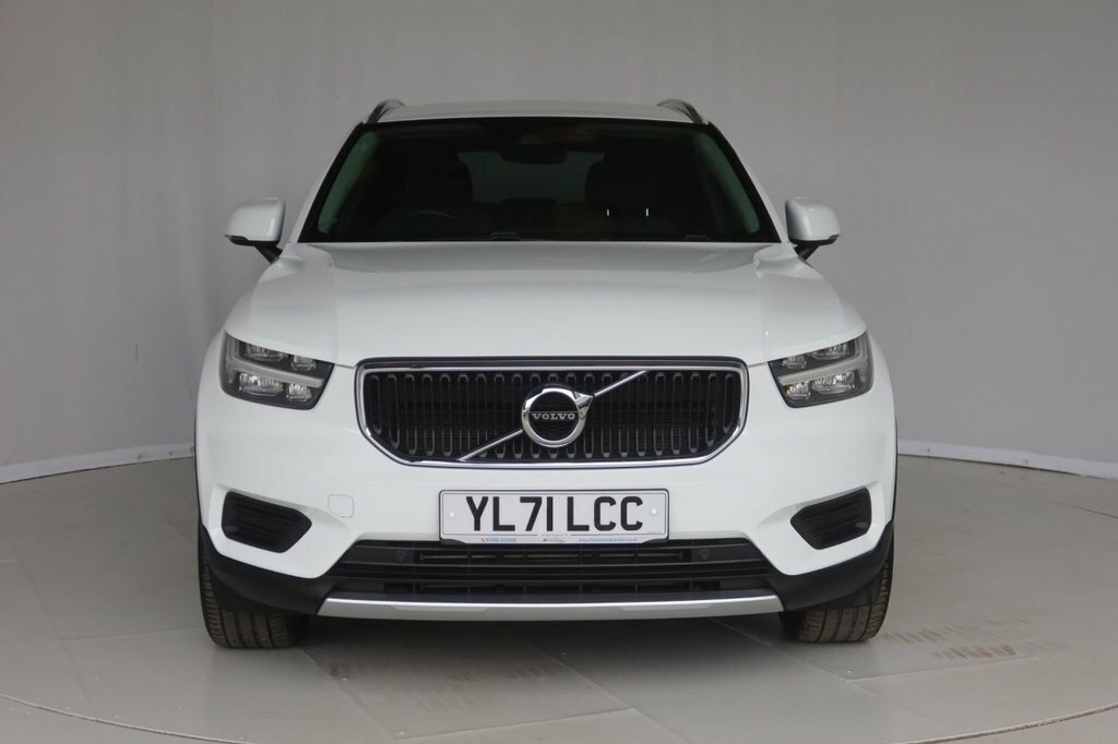 Volvo XC40 1.5L Momentum White #5