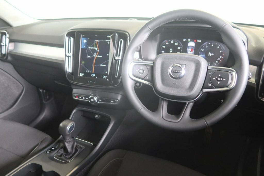 Volvo XC40 1.5L Momentum White #4