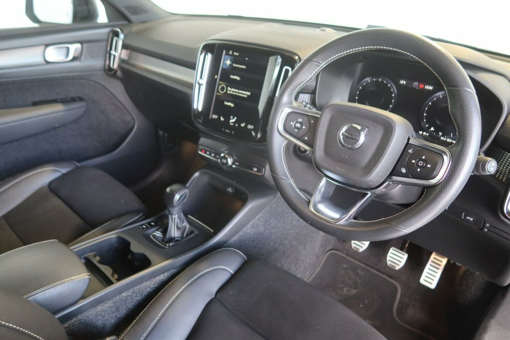 Volvo XC40 1.5L R-design Pro Black #4