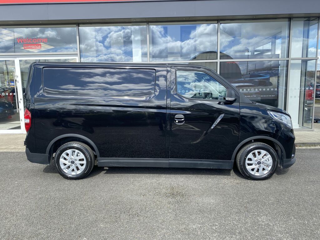Maxus eDeliver 3 E L1 118Kw H1 50.2Kwh Black #4