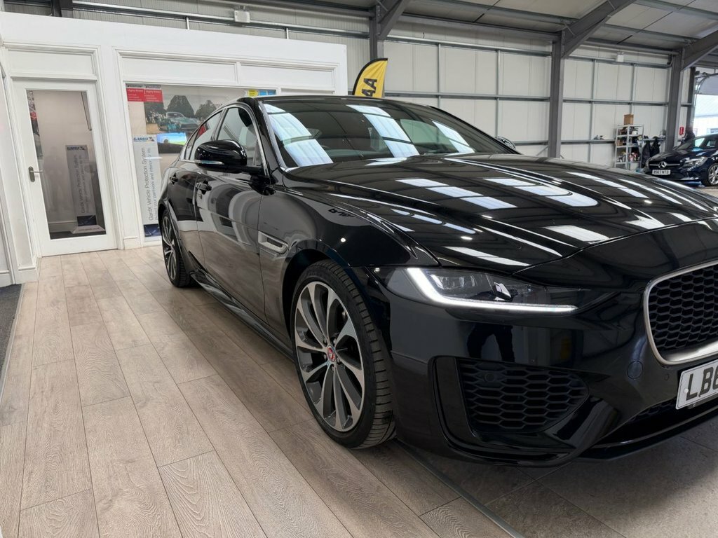 Jaguar XE 2L R-dynamic Hse Black #2