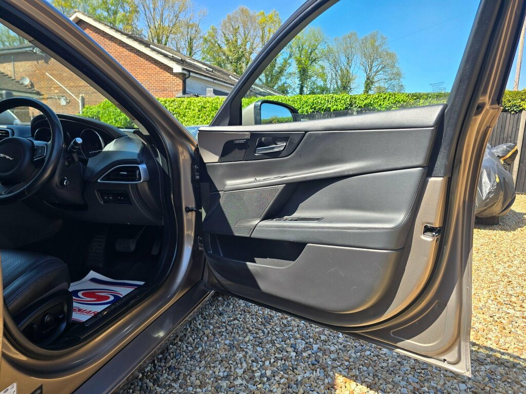 Jaguar XE 2.0D Portfolio Euro 6 Ss Brown #6