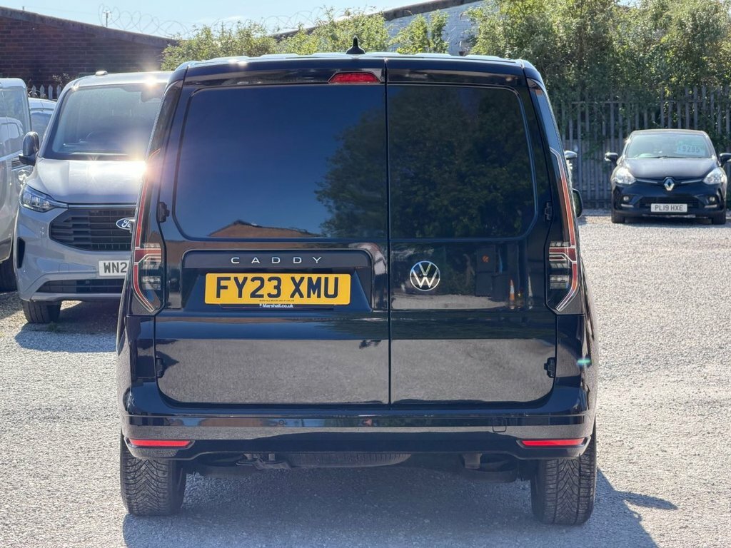 Volkswagen Caddy 2L Commerce Pro Black #3