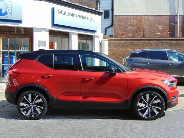 Volvo XC40 1.5 T5 Recharge Phev R Design Pro Red #2