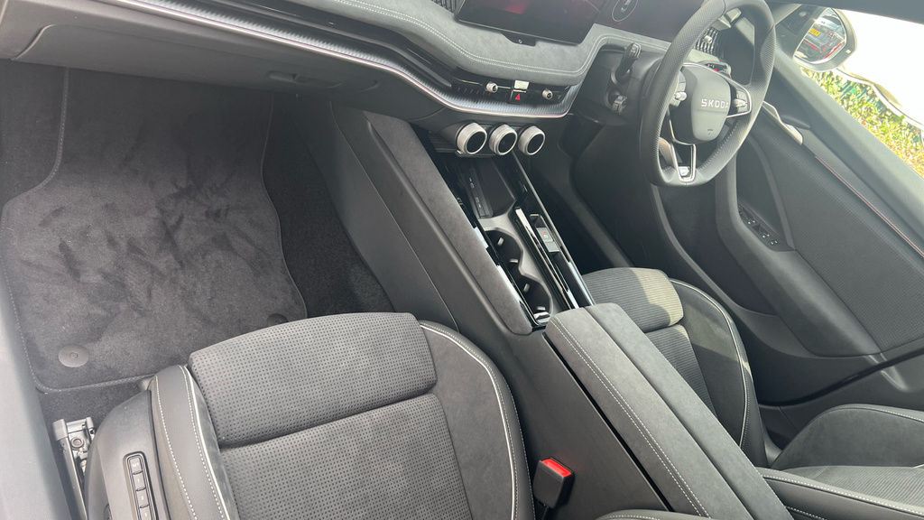 Skoda Superb Superb 1.5 Tsi E-tec Sportline Dsg Black #2