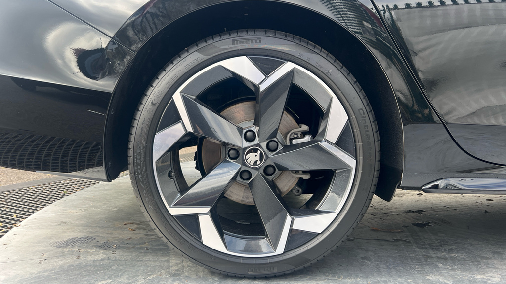 Skoda Superb Superb 1.5 Tsi E-tec Sportline Dsg Black #5