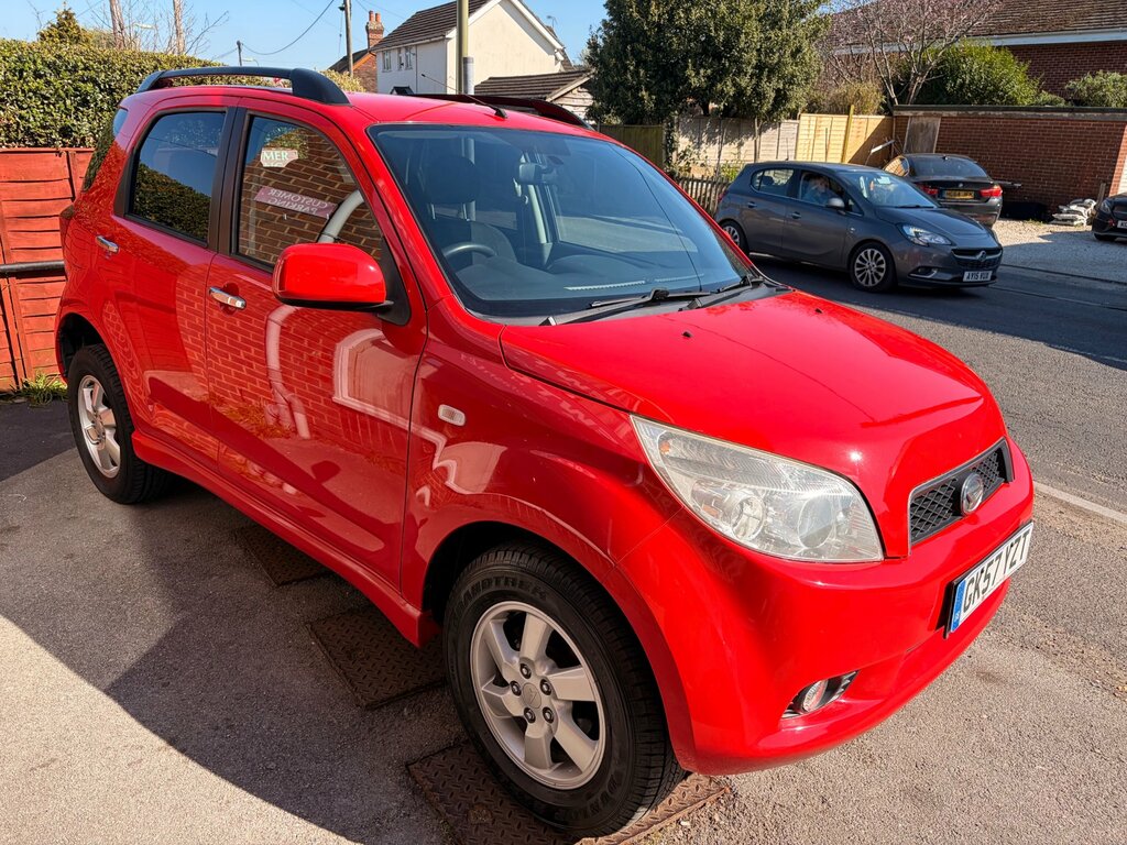 Daihatsu Terios 1.5 Se Suv 196 Gkm, 103 Bhp Red #2