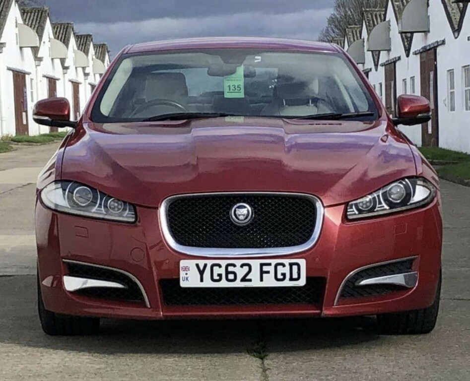 Jaguar XF Saloon 3.0 D S V6 Portfolio 2012 Red #4