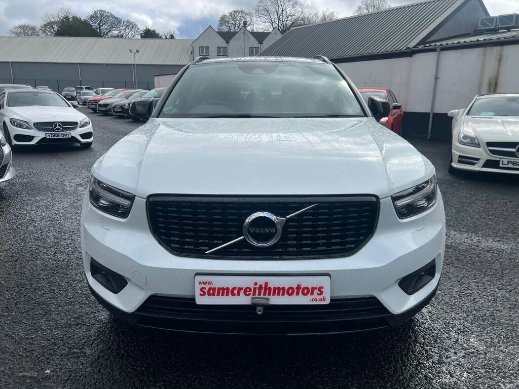 Volvo XC40 2.0 D3 R Design White #2