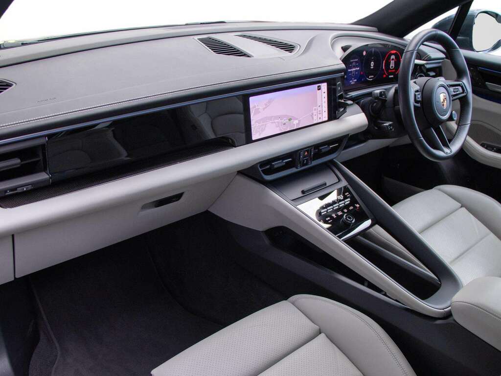 Porsche Macan 300Kw 4 100Kwh 2025 Grey #2