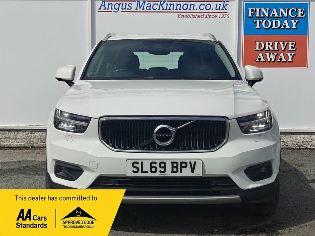 Volvo XC40 2L Momentum Pro White #3