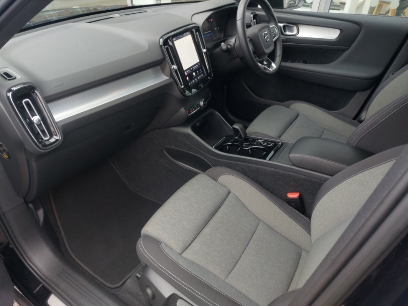 Volvo XC40 2.0 B3p Plus Dark Black #5