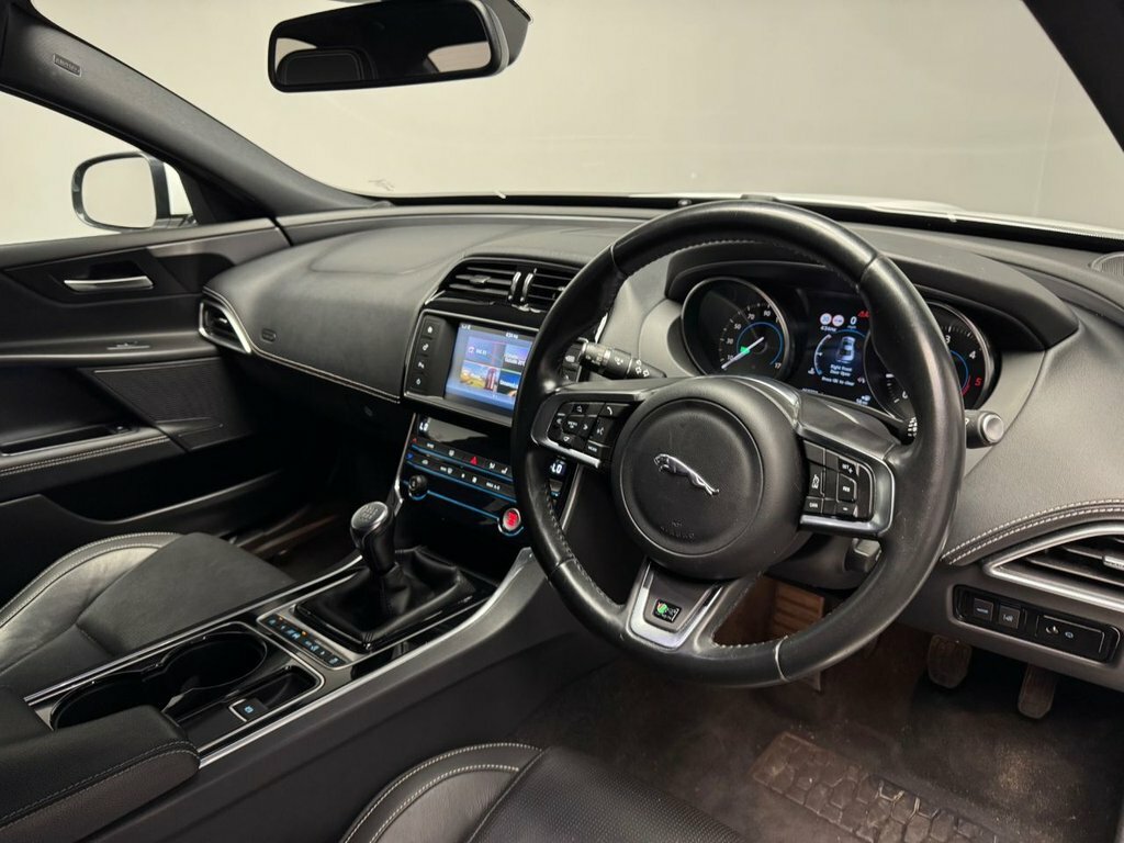 Jaguar XE 2L R-sport LG66ESY White #3