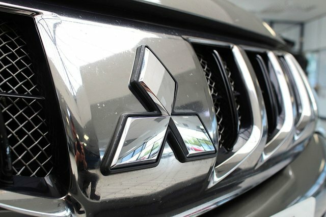 Mitsubishi L200 Di-d Dc Barbarian Pickup Green #4