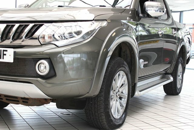 Mitsubishi L200 Di-d Dc Barbarian Pickup Green #3