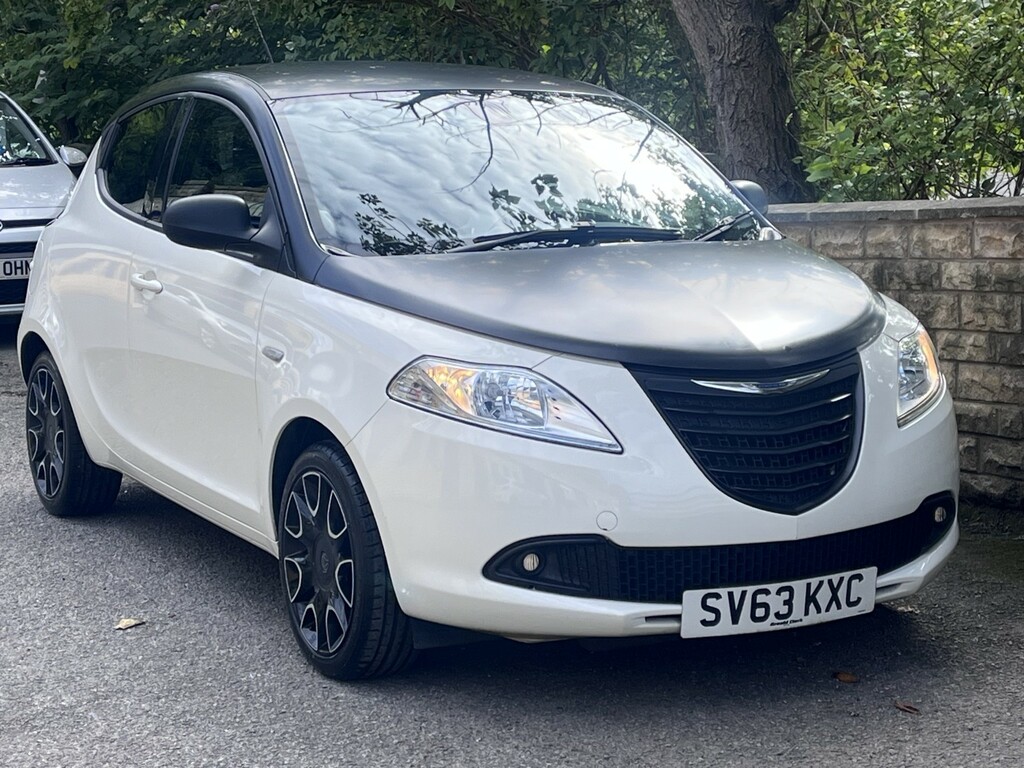 Chrysler Ypsilon 1.2 S-series Hatchback Euro 5 S White