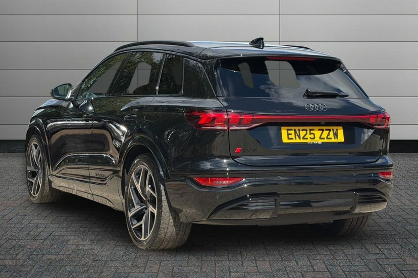 Audi SQ6 E-Tron 100Kwh S Edition 1 Suv Quattro EN25ZZW Black #3