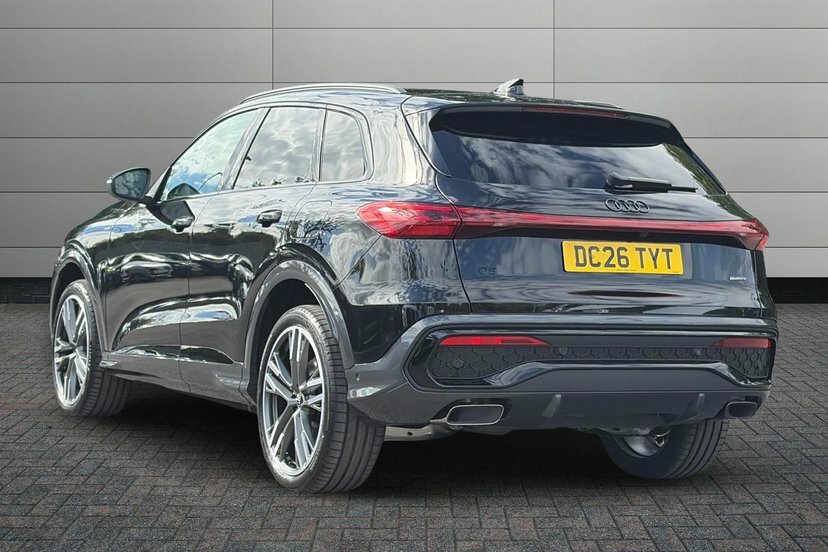 Audi Q5 2.0 E-hybrid 25.9Kwh Black Edition Suv Black #3