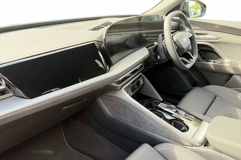 Audi Q5 2.0 E-hybrid 25.9Kwh Black Edition Suv Black #2