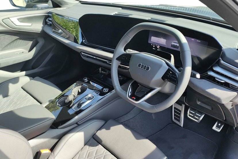 Audi A5 2.0 E-hybrid 25.9Kwh Black Edition Saloon Petr Blue #6