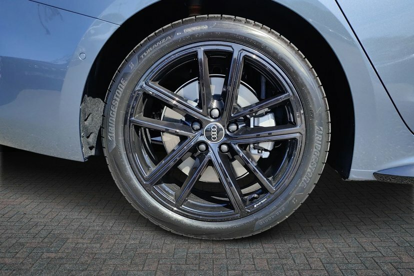 Audi A5 2.0 E-hybrid 25.9Kwh Black Edition Saloon Petr Blue #5