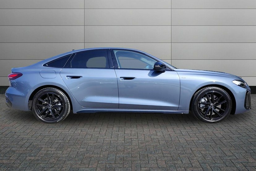 Audi A5 2.0 E-hybrid 25.9Kwh Black Edition Saloon Petr Blue #4