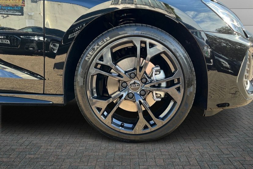 Audi A3 1.5 Tfsie Black Edition Sportback Plug- LS26VWK Black #5