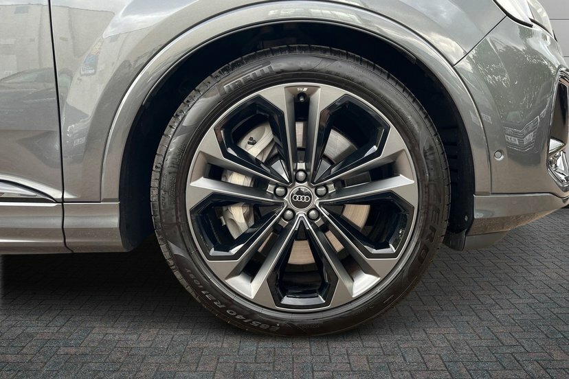 Audi Q7 3.0 Tfsie V6 55 Black Edition Suv Plug- Grey #5