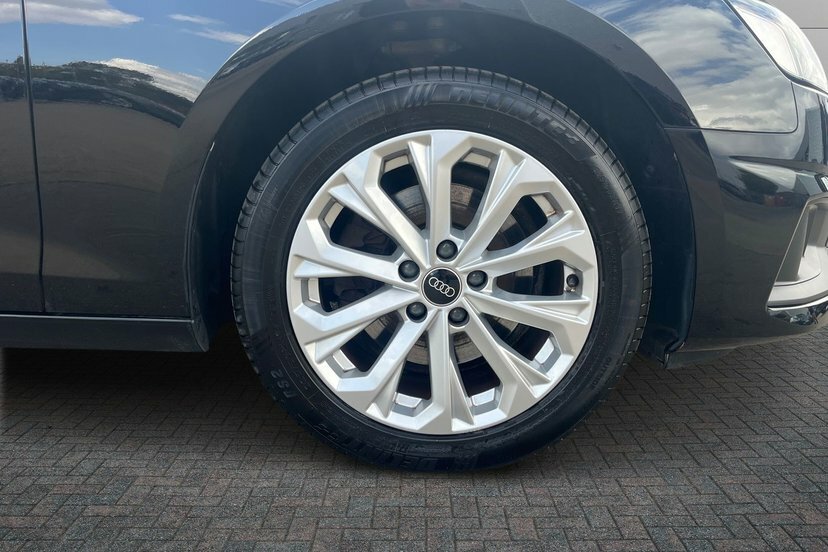 Audi A4 2.0 Tfsi 35 Technik Saloon S Tronic 15 LR72TTX Black #5