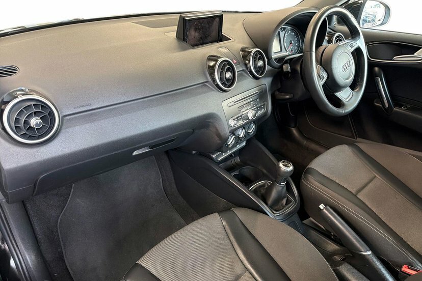 Audi A1 1.6 Tdi Sport Hatchback 116 Ps Black #2