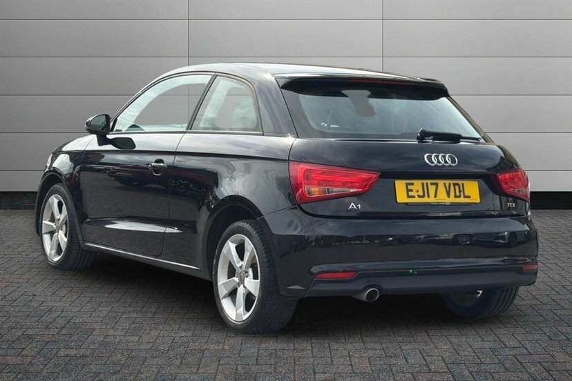 Audi A1 1.6 Tdi Sport Hatchback 116 Ps Black #3
