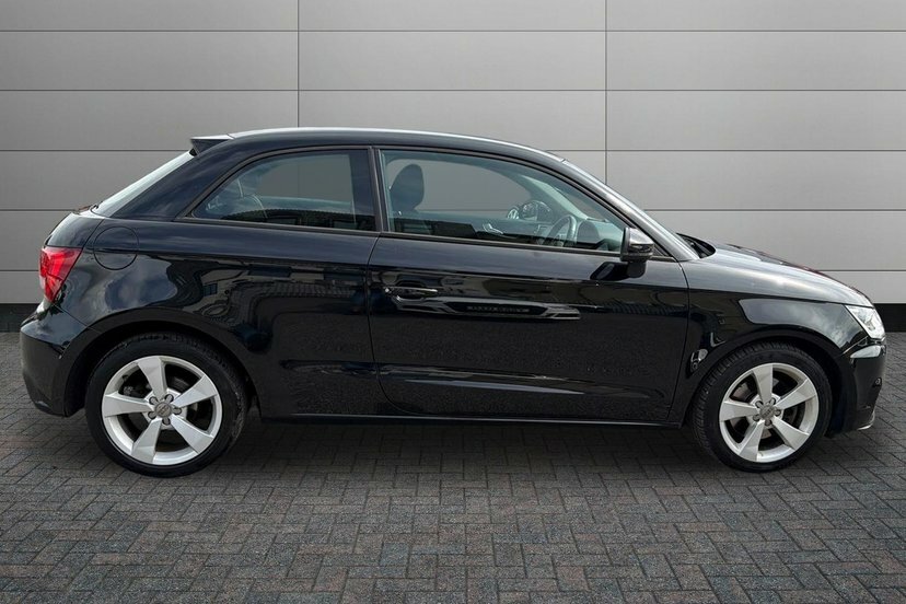Audi A1 1.6 Tdi Sport Hatchback 116 Ps Black #4