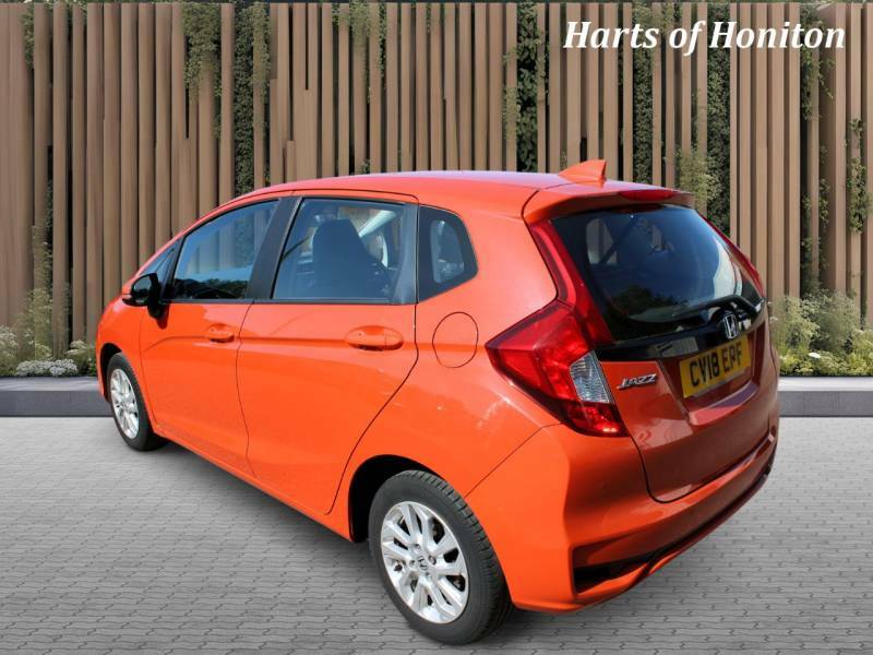 Honda Jazz 1.3 Se Navi I-vtec Orange #4