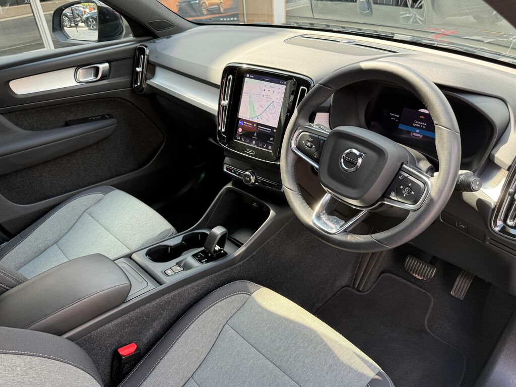 Volvo XC40 Core Black #5