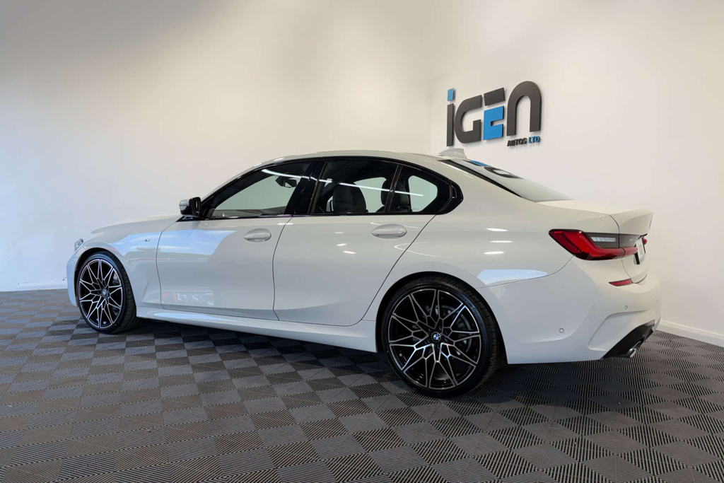 BMW 3 Series M Sport White #5